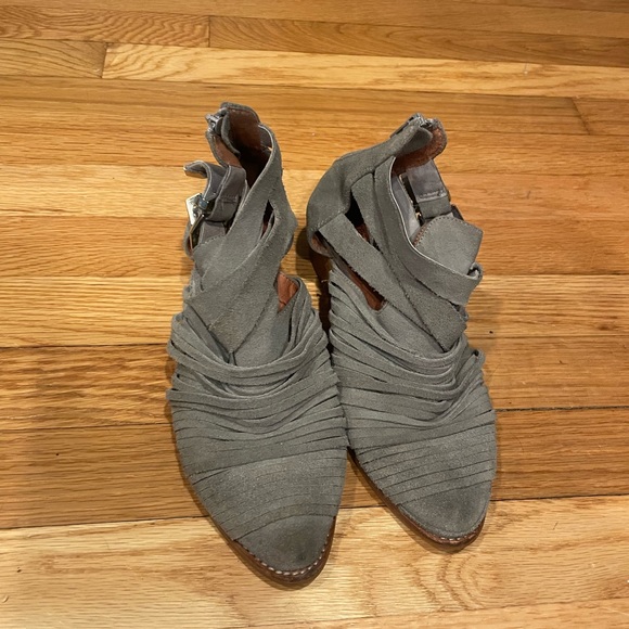 Jeffrey Campbell grey suede with silver buckle ankle bootie - Picture 3 of 4